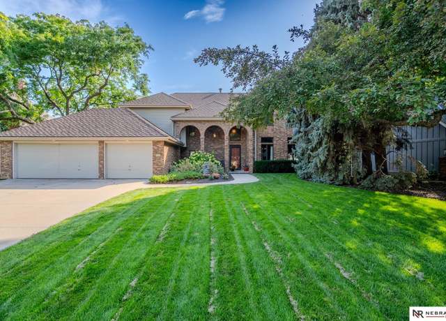Property at 12935 Izard St, Omaha, NE 68154, 5 beds, 3.5 baths