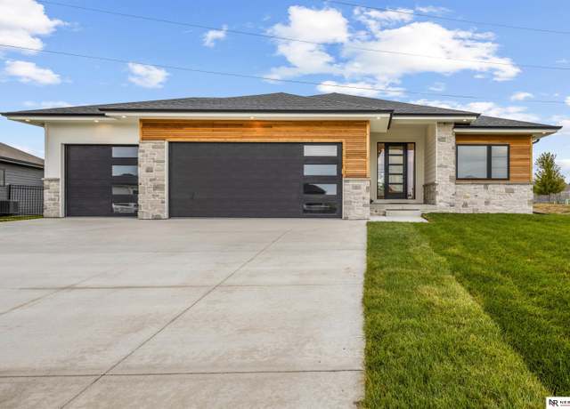 Property at 10005 S 180th Avenue Circle, Omaha, NE 68136, 4 beds, 3 baths
