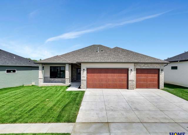 Property at 516 Eloise Ave, Lincoln, NE 68520, 4 beds, 3 baths
