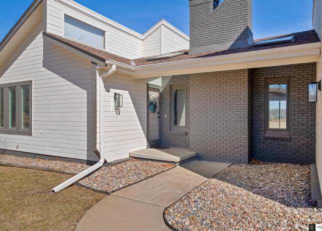Property at 12814 Sky Park Dr, Omaha, NE 68137, 5 beds, 3 baths