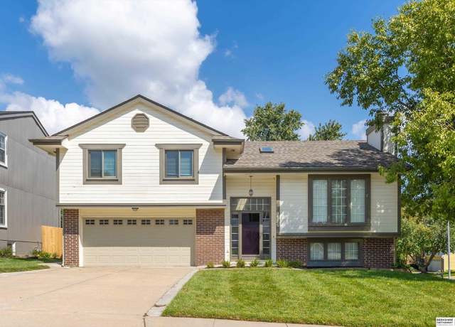 Property at 16206 Orchard Cir, Omaha, NE 68135, 3 beds, 2.5 baths