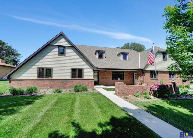 Property at 4801 S 72nd St, Lincoln, NE 68516, 4 beds, 3 baths