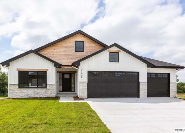 Property at 21805 Parkview Dr, Gretna, NE 68028, 4 beds, 3 baths
