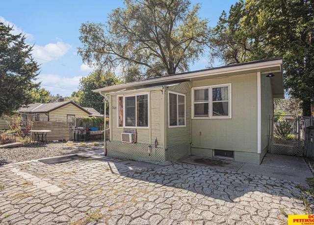 Property at 309 S L St, Fremont, NE 68025, 1 bed, 2 baths
