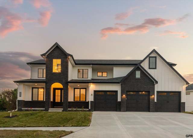 Property at 10907 N 167th St, Bennington, NE 68007, 6 beds, 4.5 baths