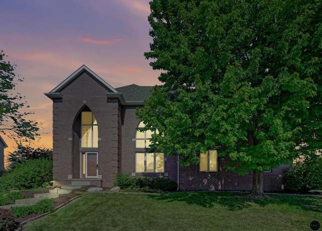 Property at 8340 Water Tower Ct, Lincoln, NE 68516, 6 beds, 3.5 baths