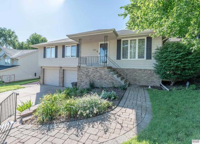 Property at 1229 S 167th St, Omaha, NE 68130, 4 beds, 3 baths