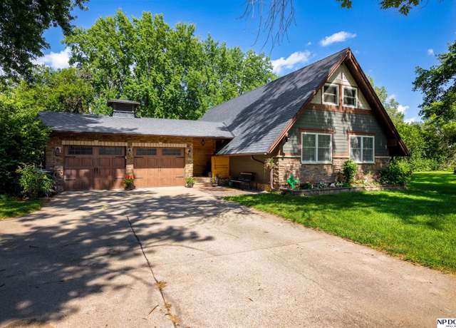 Property at 1138 Elizabeth Cir, Fremont, NE 68025, 3 beds, 2 baths