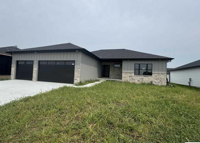 Property at 7910 Augustine Ave, Lincoln, NE 68516, 4 beds, 2 baths