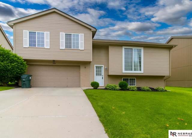 Property at 17110 Taylor St, Omaha, NE 68116, 3 beds, 1.5 baths