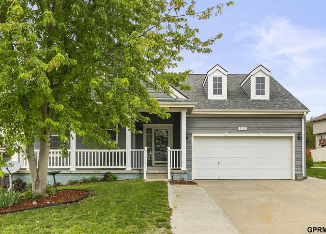 Property at 2502 Hummingbird Cir, Bellevue, NE 68123, 3 beds, 2 baths