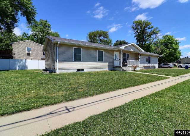 Property at 950 E 16th St, Fremont, NE 68025, 5 beds, 2 baths