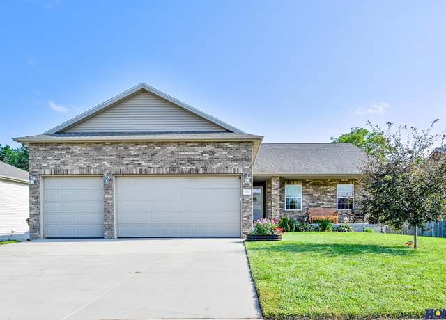 Property at 735 Prairie Clover Ln, Bennet, NE 68317, 5 beds, 3 baths