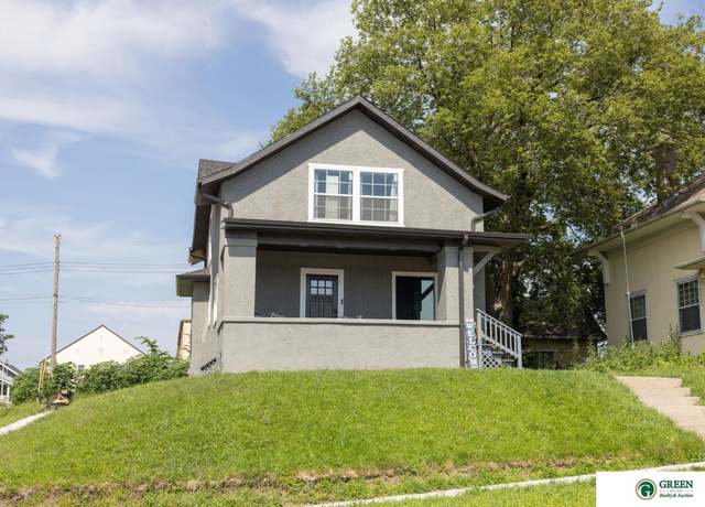 Property at 1303 N Grant Ave, York, NE 68467, 5 beds, 2.5 baths