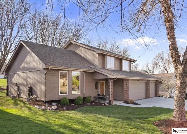 Property at 8008 S 69th St, La Vista, NE 68128, 3 beds, 2.5 baths