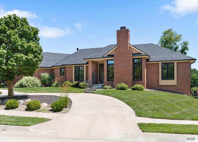 Property at 5707 S 119th Plz, Omaha, NE 68137, 3 beds, 3 baths
