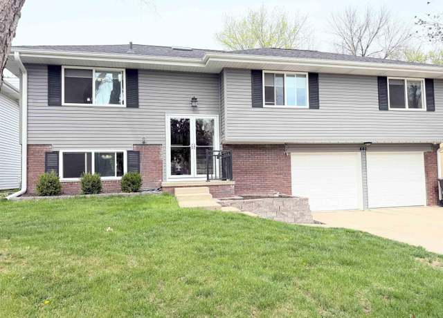Property at 440 W Burt Dr, Lincoln, NE 68521, 3 beds, 3 baths