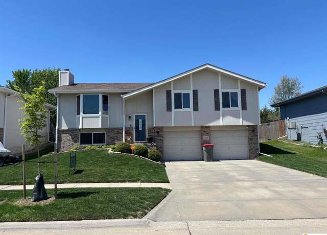 Property at 2019 NW 55th St, Lincoln, NE 68528, 3 beds, 2 baths