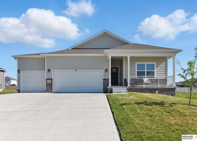 Property at 6312 Centennial Rd, Papillion, NE 68157, 3 beds, 2 baths