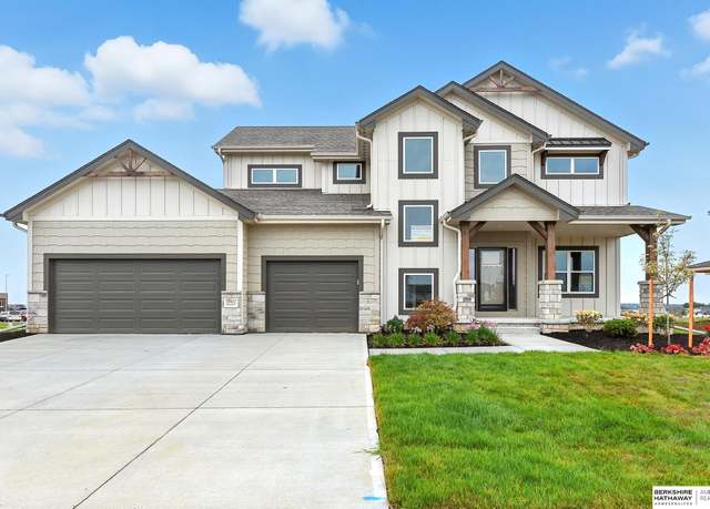 Property at 10422 Sherman St, Papillion, NE 68046, 5 beds, 3.5 baths