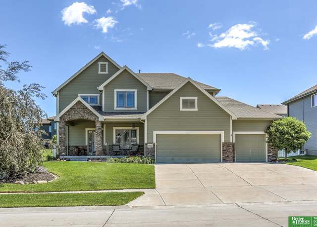 Property at 10311 S 124th St, Papillion, NE 68046, 4 beds, 3.5 baths