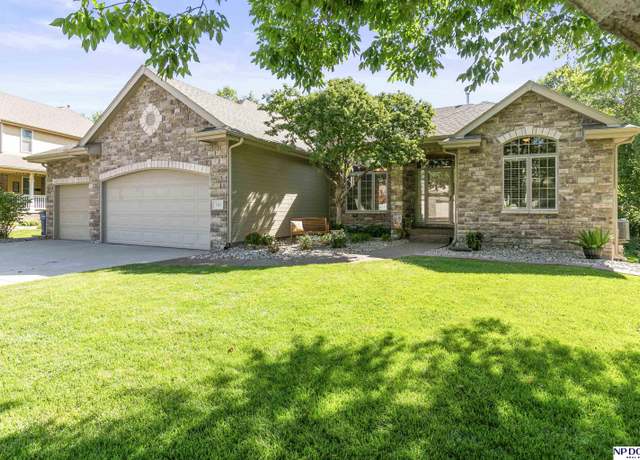 Property at 7335 S 101 Ave, La Vista, NE 68128, 5 beds, 3 baths