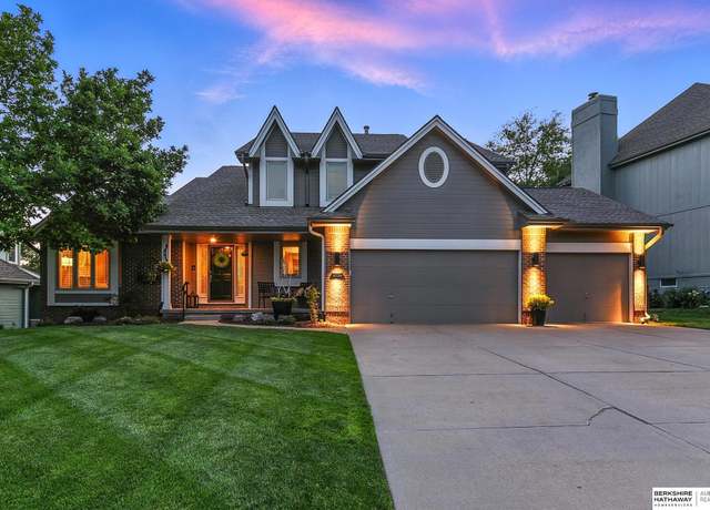 Property at 5062 S 174th St, Omaha, NE 68135, 4 beds, 3.5 baths