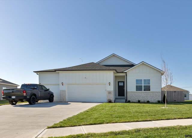 Property at 6307 Kyla Cir, Papillion, NE 68157, 4 beds, 3 baths