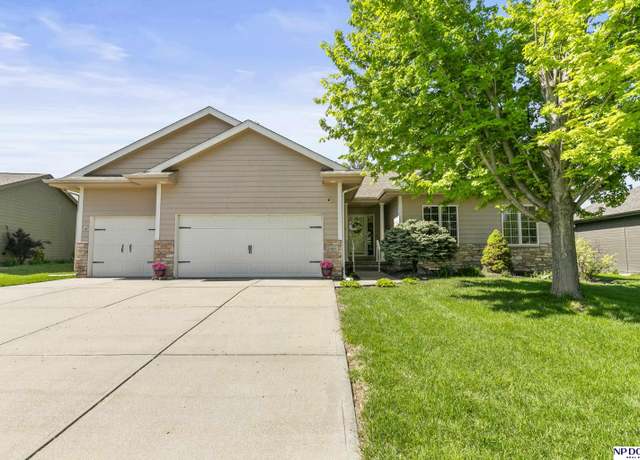 Property at 17807 Grenelefe Ave, Omaha, NE 68136, 4 beds, 3 baths
