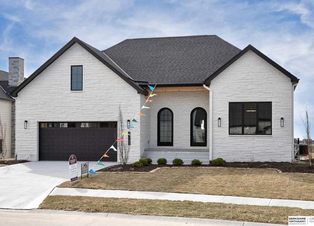 Property at 21107 Laurel Ave, Elkhorn, NE 68022, 3 beds, 3 baths