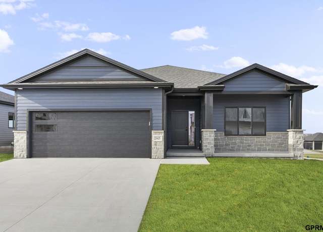 Property at 309 N 105th St, Lincoln, NE 68527, 2 beds, 2 baths