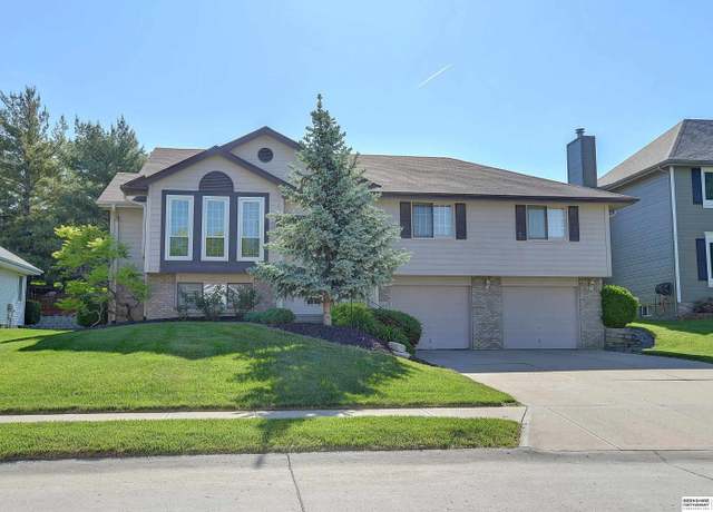 Property at 2209 N 151st St, Omaha, NE 68116, 3 beds, 2.5 baths