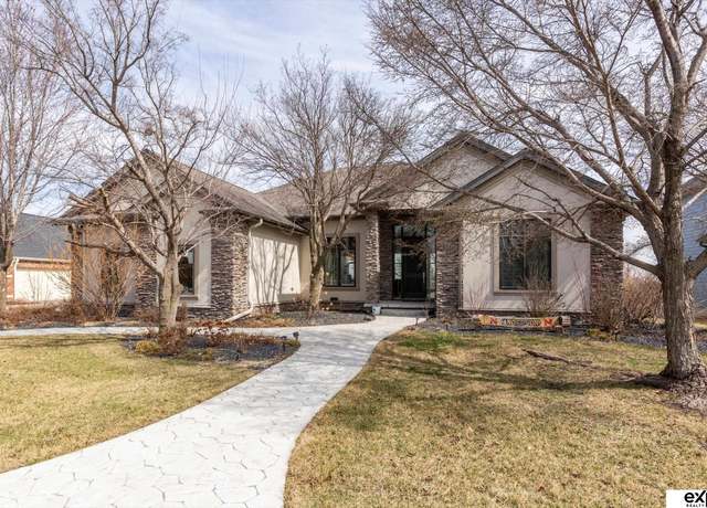 Property at 5530 S 96th Pl, Lincoln, NE 68526, 4 beds, 4 baths