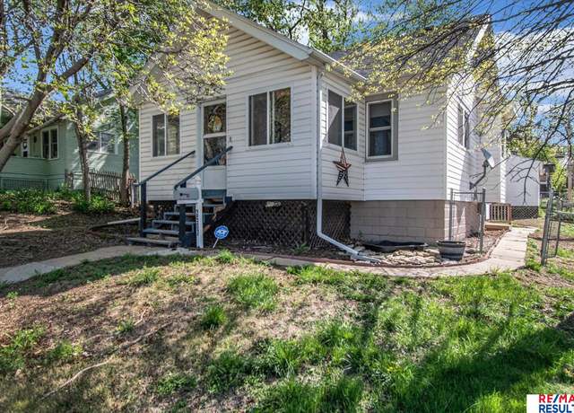 Property at 2507 N 65th St, Omaha, NE 68104, 2 beds, 1.5 baths