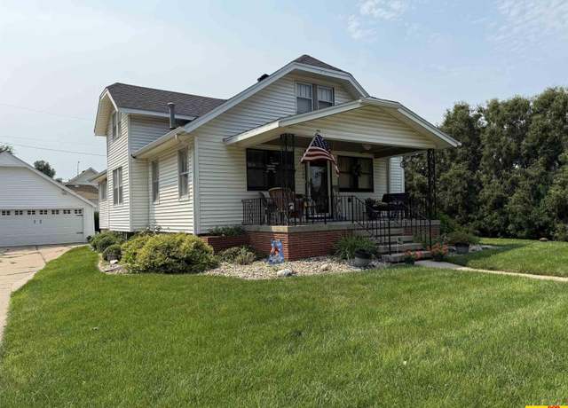 Property at 2149 N Park Ave, Fremont, NE 68025, 4 beds, 1.5 baths