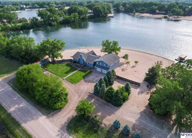 Property at 165 Legges Lake Dr, North Bend, NE 68649, 5 beds, 3 baths