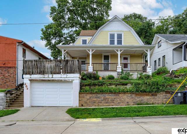 Property at 209 Franklin Ave, Council Bluffs, IA 51503, 3 beds, 1.5 baths