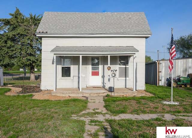 Property at 405 N Park St, Superior, NE 68978, 2 beds, 1 bath