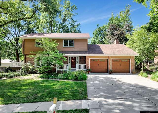 Property at 6601 Sumner St, Lincoln, NE 68506, 4 beds, 3.5 baths