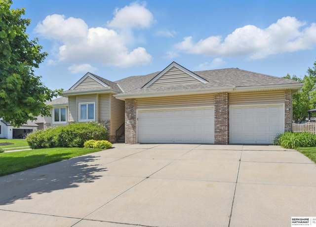 Property at 302 Eagle Ridge Dr, Papillion, NE 68133, 3 beds, 2.5 baths
