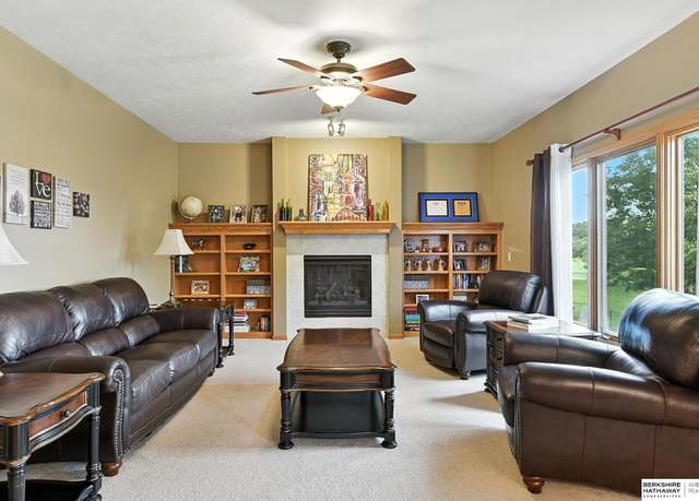 Property at 1915 S 199 St, Omaha, NE 68130, 4 beds, 3.5 baths