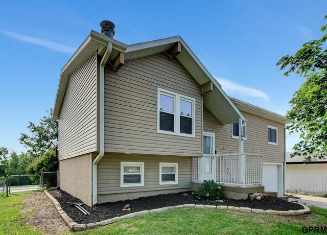 Property at 1900 NW 49th St, Lincoln, NE 68528, 3 beds, 2 baths
