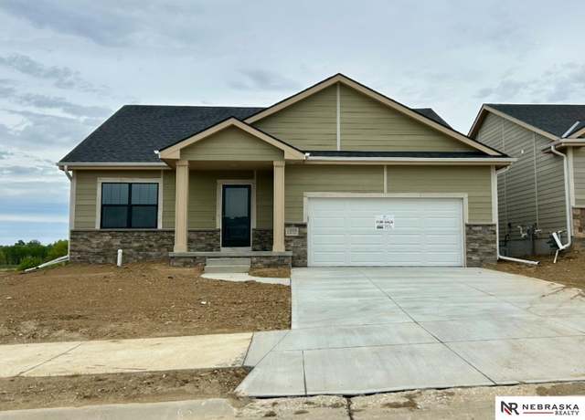 Property at 13059 S 44th Ave, Papillion, NE 68046, 2 beds, 2 baths