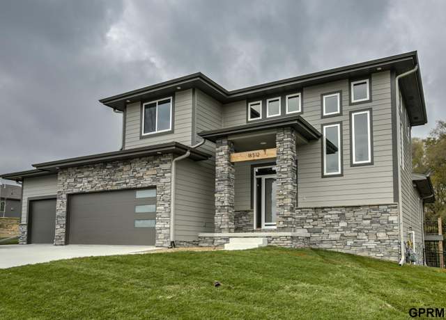 Property at 20952 Jaynes St, Elkhorn, NE 68022, 4 beds, 2.5 baths
