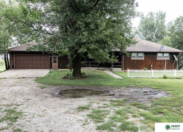 Property at 1007 Road G, York, NE 68467, 3 beds, 3.5 baths