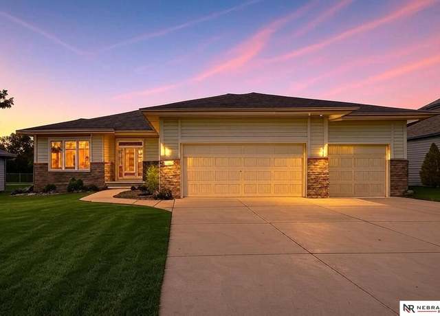 Property at 5904 N 153rd St, Omaha, NE 68116, 3 beds, 2 baths