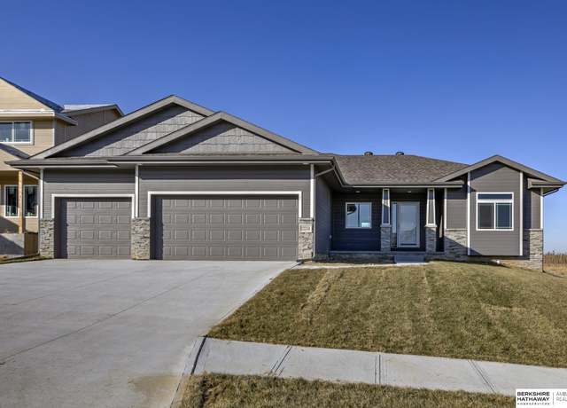 Property at 4223 Barksdale Cir, Bellevue, NE 68123, 4 beds, 3 baths