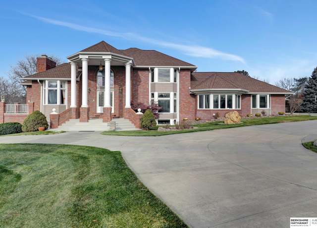 Property at 5200 Trotter Rd, Lincoln, NE 68516, 5 beds, 6.5 baths