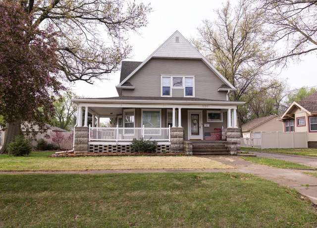 Property at 650 E 9th St, York, NE 68467, 4 beds, 2.5 baths