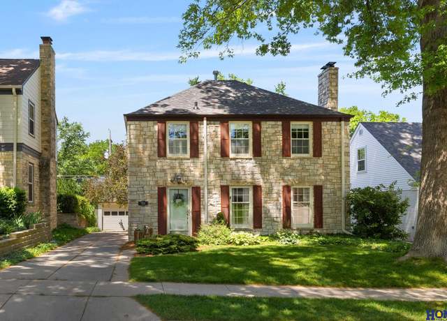Property at 1922 Dakota St, Lincoln, NE 68502, 3 beds, 1.5 baths
